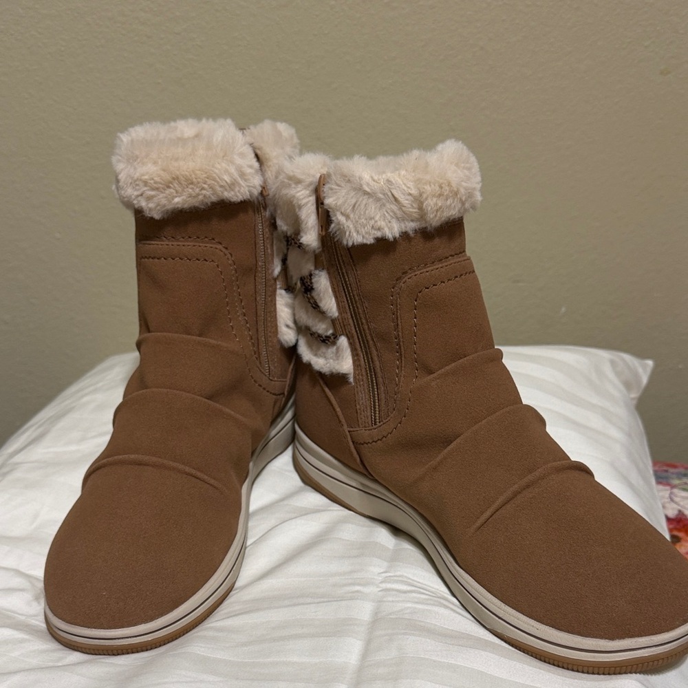 Women’s cloudsteppers Faux Fur Ankle Boots Breezy Cozy, lightweight Sz. 9W No Bx - Picture 2 of 6